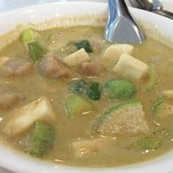 แกงเขียวหวานลูกชิ้นปลากราย