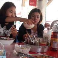 ก๋วยเตี๋ยว-ไก่บ้าน