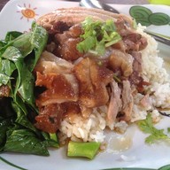 ข้าวขาหมูรสเด็ด  ตลาดสินทอง