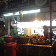 ข้าวขาหมูรสเด็ด  ตลาดสินทอง