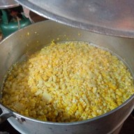 นันข้าวโพดคลุก ถนนคนเดินสันกำแพง