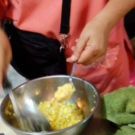 นันข้าวโพดคลุก ถนนคนเดินสันกำแพง