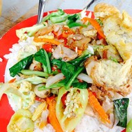 ร้านอาหารตามสั่งบาสอิ่มทิพย์