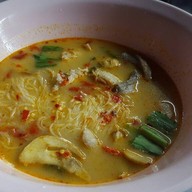 ก๋วยเตี๋ยวหกดาว เจ๊ลี่