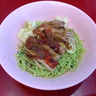 นายหนวดบะหมี่เกี๊ยวหมูแดง