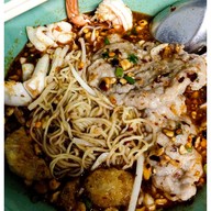 ก๋วยเตี๋ยวหมูนุ่ม โรงเรียนจันทร์หุ่นบำเพ็ญ