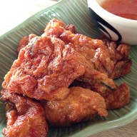 ก๋วยเตี๋ยวหมูหน่อกะลา เกาะเกร็ด