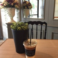 The White House Kafe  เมืองไทยภัทร