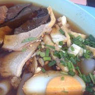 ก๋วยจั๊บ วัดโรงช้าง