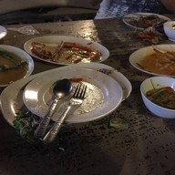 บ้านน้ำล้อม