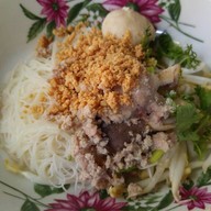 ก๋วยเตี๋ยวสถานีรถไฟลำพูน (เจ้าเก่า)