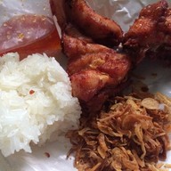 ไก่ทอดปักษ์ใต้ (หน้าตลาดเฉินหลงซอยเนินพลับหวาน)