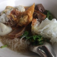 แดง-ดำ วังหิน