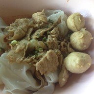 ก๋วยเตี๋ยวเรือหมูน้ำตก ลุง ป้า รามคำแหง 175