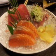 Jiro Raw bar & grill โรงแรม แมนฮัตตัน