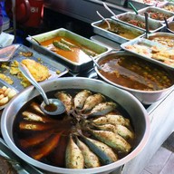 ปานใจ ข้าวแกงคนปราณบุรี