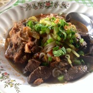 ขนมจีนป้าไร (เจ้าเก่าหลังวัดดอกเอื้อง)