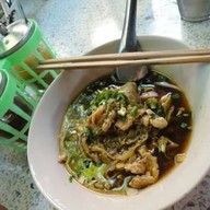 ก๋วยเตี๋ยวหมูหน่อกะลา เกาะเกร็ด