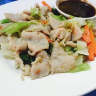 ราดหน้าคะน้ายอดผัก