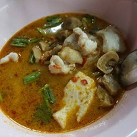 ก๋วยเตี๋ยวหกดาว เจ๊ลี่