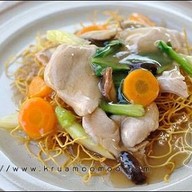ราดหน้าคะน้ายอดผัก