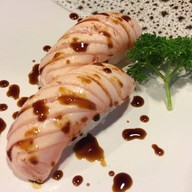 Jiro Raw bar & grill โรงแรม แมนฮัตตัน