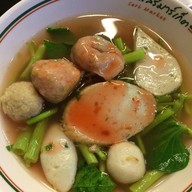 สอาด เย็นตาโฟเสวย ตลาดเสรีมาร์เก็ต