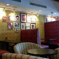 Mr.Bean Coffee Shop Thonglor
