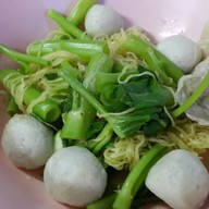 เย็นตาโฟลูกชิ้นปลาราชวงศ์ ดอยสะเก็ด