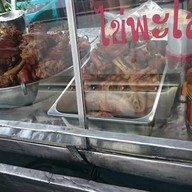 ขาหมูเฮียอ้วนตลาดบางปะกอก 1