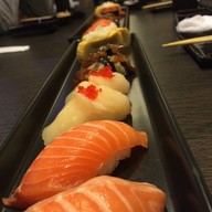 Jiro Raw bar & grill โรงแรม แมนฮัตตัน