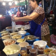 ก๋วยเตี๋ยวแห้งหมูแดงสูตรโบราณ สุโขทัย