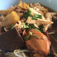 ก๋วยเตี๋ยวน่องไก่มะระ เสนานิคม