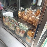 ป้าลัยเกี๊ยวกรอบ