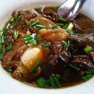 ก๋วยจั๊บน้ำข้น ปากซอยวัดทองธรรมชาติ