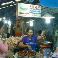 เจ๊จุก หมูทอด แดดเดียว