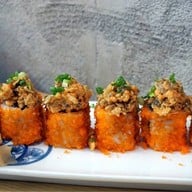  Crispy Salmon Skin Roll + Spicy Wasabi Sauce (280฿) 