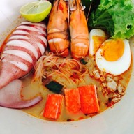 ก๋วยเตี๋ยวต้มยำกุ้งหนักเครื่อง