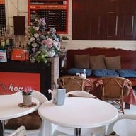 Y's House ลาดหญ้า กาญจนบุรี