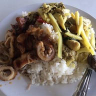 สุนทรข้าวแกงข้าวขาหมู ตลาดโพธิ์สุวรรณ