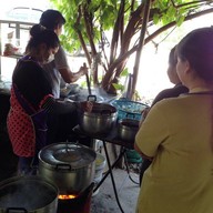 ก๋วยเตี๋ยวขาไก่