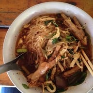 ก๋วยเตี๋ยวขาไก่