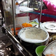 ขนมเบื้อง หน้าร้านสมบูรณ์ไทย