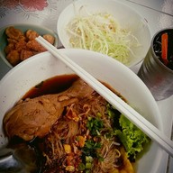 ก๋วยเตี๋ยวหมูหน้าประปา (เจ้าเก่า)