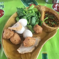 ลูกชิ้นปลานายฉุ่ย เย็นตาโฟ 40 ปี นวมินทร์ 68