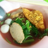 ลูกชิ้นปลานายฉุ่ย เย็นตาโฟ 40 ปี นวมินทร์ 68