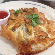 ผัดไทย หอยทอด ตลาดอตก.(เจ๊สมรเจ้าเก่า20ปี)