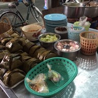 ขนมจีนป้าไร (เจ้าเก่าหลังวัดดอกเอื้อง)