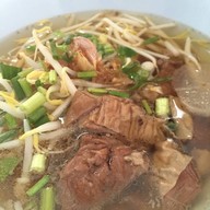 ก๋วยเตี๋ยวลูกชิ้นนายโก บางใหญ่ หน้าร้านทำฟัน