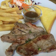 ชาลีสเต็กส์ คลองถนน